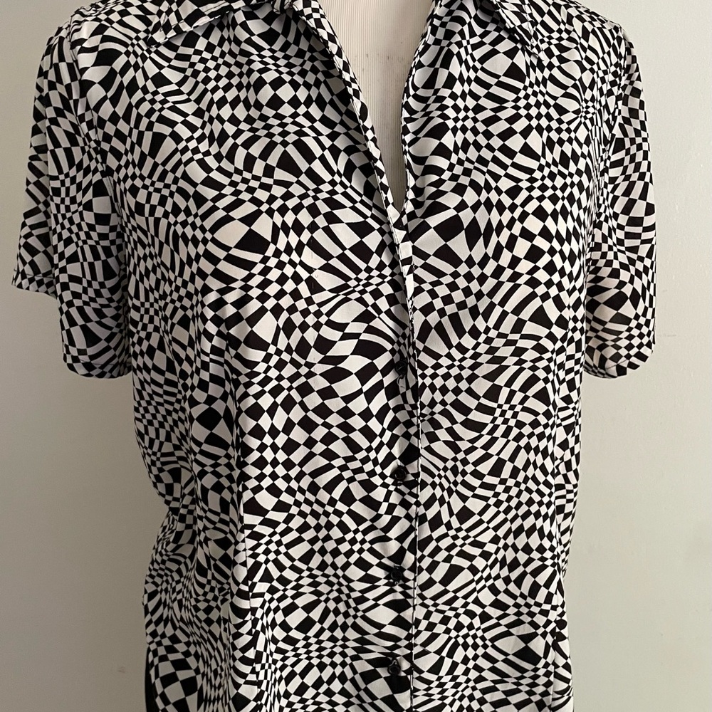 Woman’s Black and White Geometric Shirt